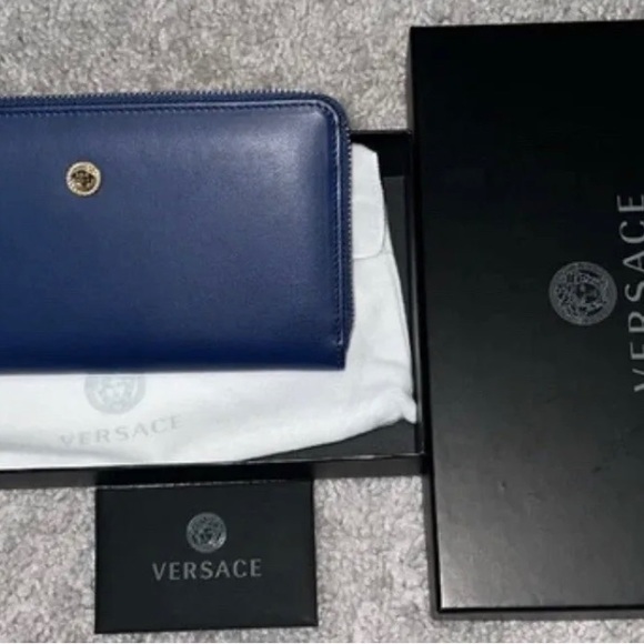NEW Versace La Medusa Navy Leather Zip Around Long Wallet - Picture 2 of 6